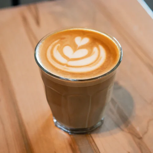 Flat_white_sitting_on_a_table