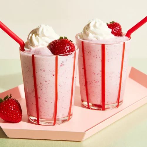 StrawberryMilkshake_RECIPE_053123_3599